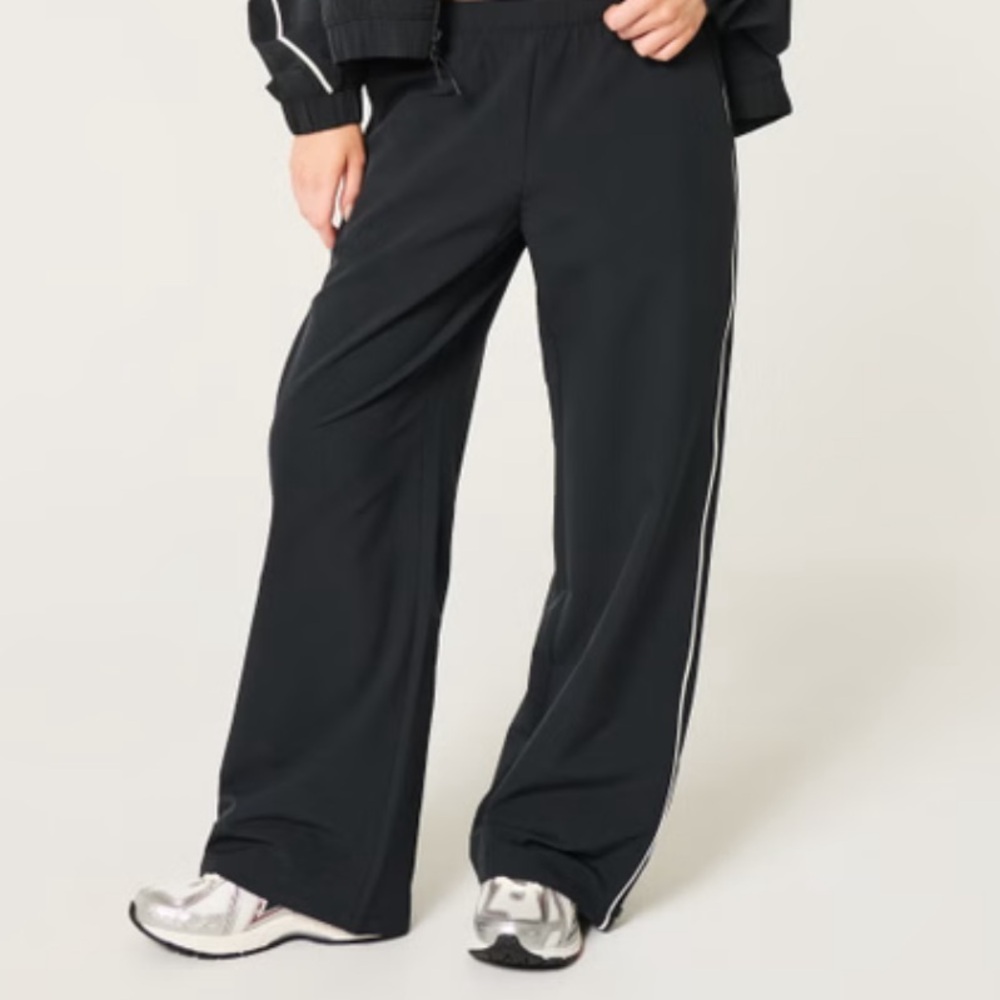 Medium Gilly Hicks Black/Dark Grey Cozy Lined Track Pants with White Trim